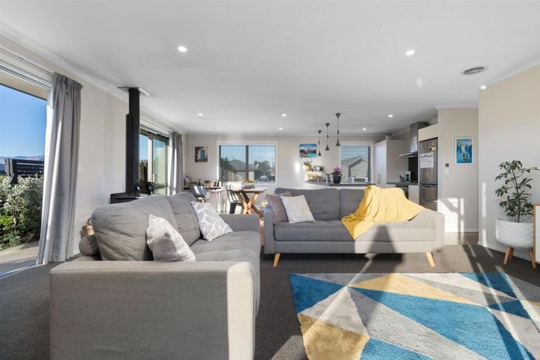 Photo of property in 2 Kingfisher Crescent, Albert Town, Wanaka, 9305