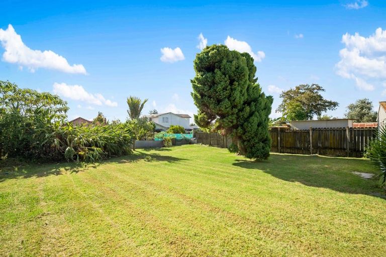 Photo of property in 19 Laura Street, Kelston, Auckland, 0602