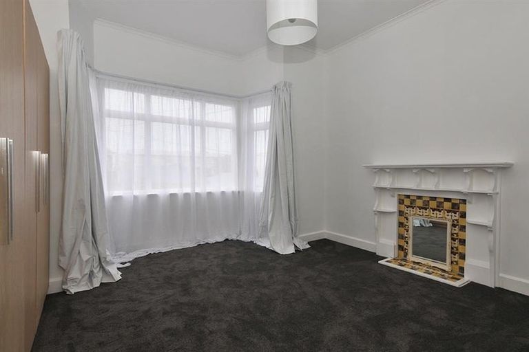 Photo of property in 5 Glendavar Street, Berhampore, Wellington, 6023