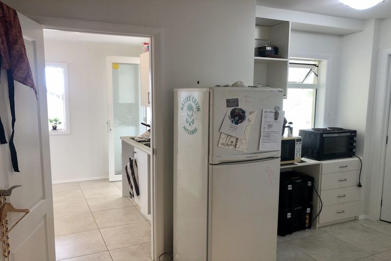 Photo of property in 32 Arama Avenue, Titirangi, Auckland, 0604