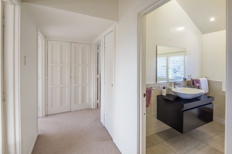 Photo of property in 1/11a Hauraki Road, Hauraki, Auckland, 0622