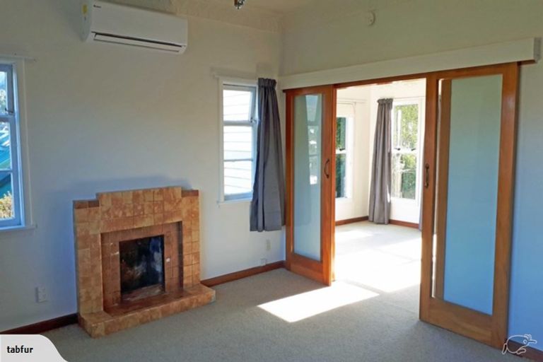 Photo of property in 11 Lucknow Terrace, Khandallah, Wellington, 6035