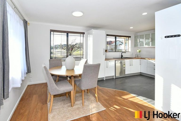 Photo of property in 8a Norman Close, The Gardens, Auckland, 2105