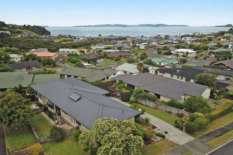 Photo of property in 10 Brampton Road, Snells Beach, 0920