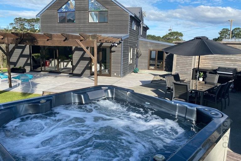 Photo of property in 206 Waitakere Road, Waitakere, Henderson, 0782