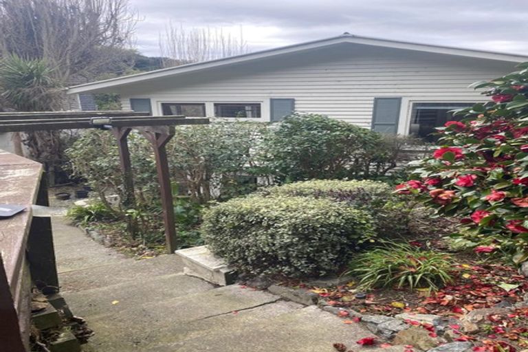 Photo of property in 4 Seaview Road, Paremata, Porirua, 5024