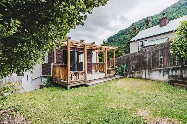 Photo of property in 235 Fernhill Road, Sunshine Bay, Queenstown, 9300