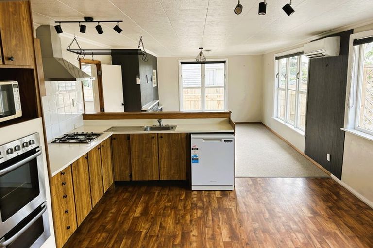 Photo of property in 19 Miro Street, Merrilands, New Plymouth, 4312