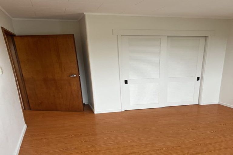 Photo of property in 17 Salamanca Road, Sunnynook, Auckland, 0620