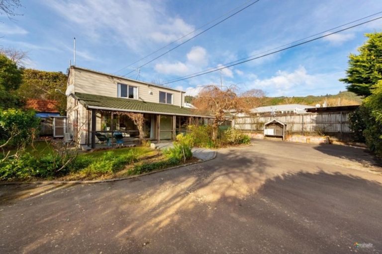Photo of property in 363 Stokes Valley Road, Stokes Valley, Lower Hutt, 5019