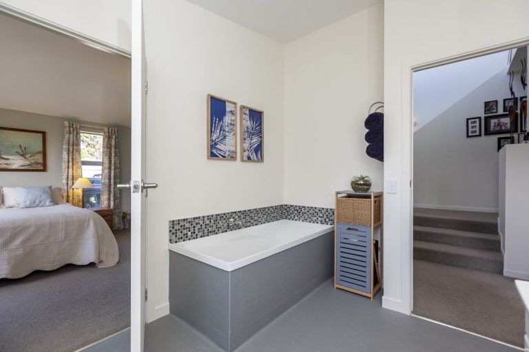 Photo of property in 5 Newry Road, Raumati Beach, Paraparaumu, 5032