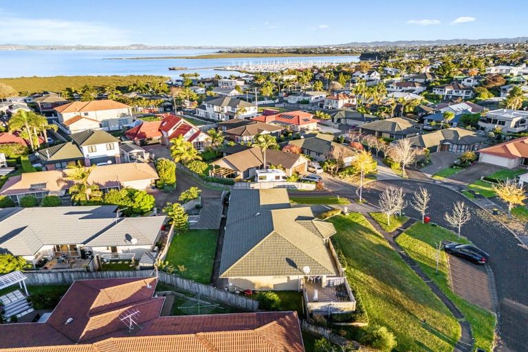 Photo of property in 32 Starlight Cove, Hobsonville, Auckland, 0618