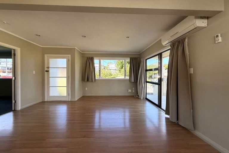 Photo of property in 23 Lauderdale Road, Birkdale, Auckland, 0626