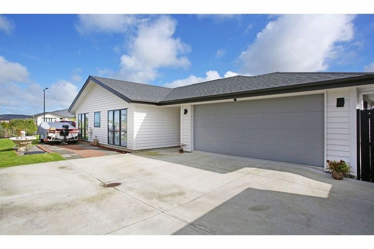 Photo of property in 9 Rere Awa Road, Glenbrook, 2681