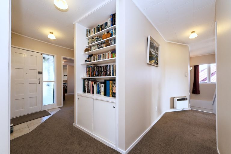 Photo of property in 95 Cliff View Drive, Green Bay, Auckland, 0604