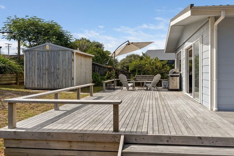 Photo of property in 16 Karaka Street, Otaki Beach, Otaki, 5512