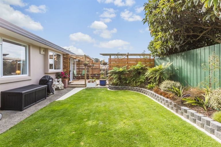 Photo of property in 63 The Drive, Tawa, Wellington, 5028