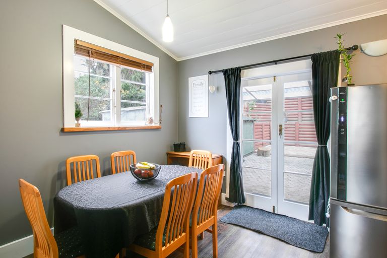 Photo of property in 85 Milton Road, Bluff Hill, Napier, 4110
