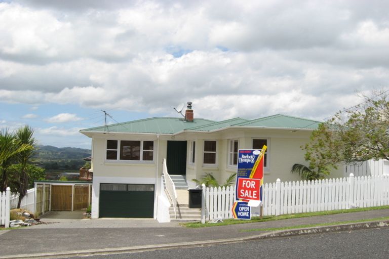 Photo of property in 70 Anzac Road, Pukekohe, 2120