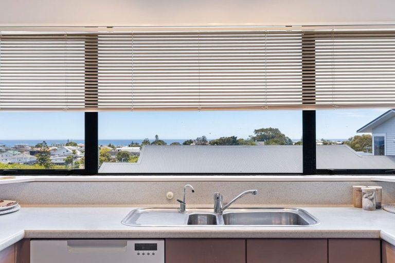 Photo of property in 47 Paynters Avenue, Strandon, New Plymouth, 4312