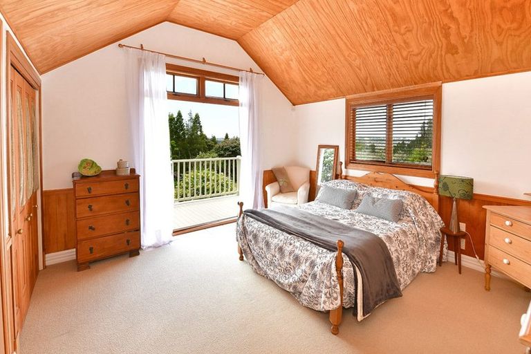 Photo of property in 33 Te Araroa Drive, Paremoremo, Auckland, 0632