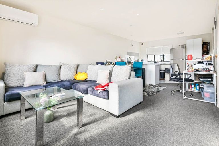 Photo of property in Lynn Park Terrace, 7/12 Ambrico Place, New Lynn, Auckland, 0600