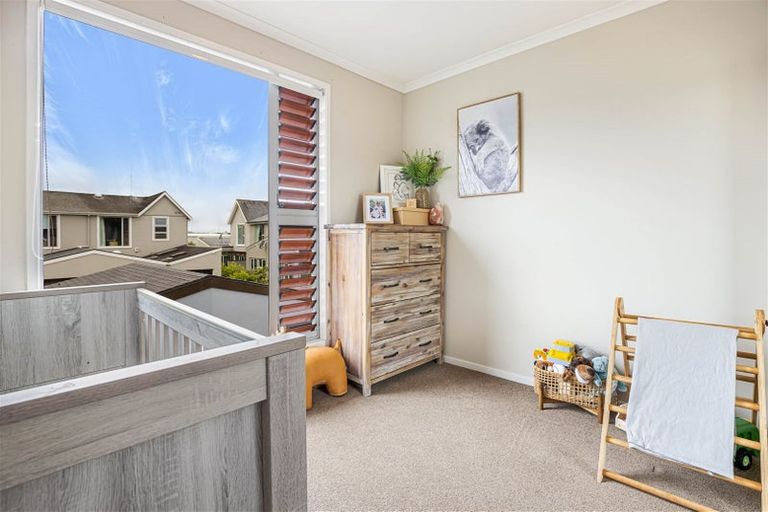 Photo of property in 9s Clearwater Cove, West Harbour, Auckland, 0618