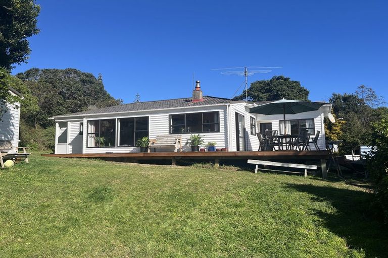 Photo of property in 15 Pukerua Beach Road, Pukerua Bay, 5026