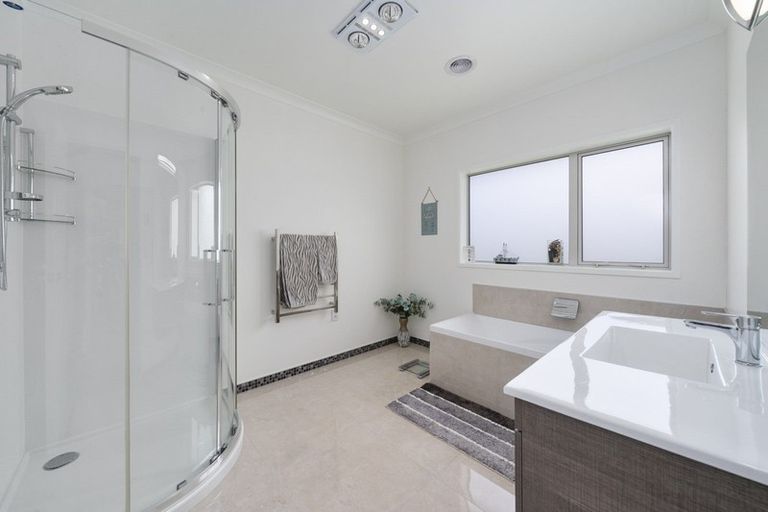 Photo of property in 13 Portland Drive, Mangorei, New Plymouth, 4312