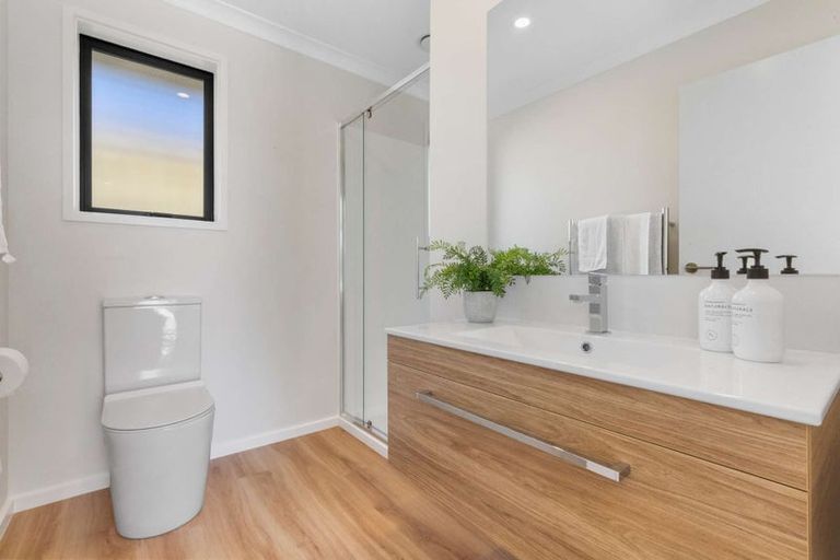 Photo of property in 16 Sam Heywood Place, Pyes Pa, Tauranga, 3112