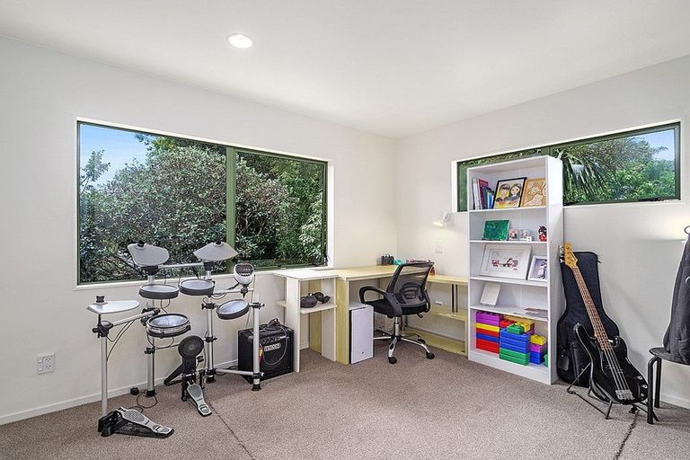 Photo of property in 2/23 Ludlow Terrace, Totara Vale, Auckland, 0627