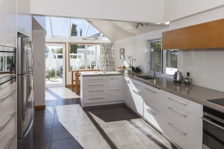 Photo of property in 6 Lucknow Place, Cashmere, Christchurch, 8022