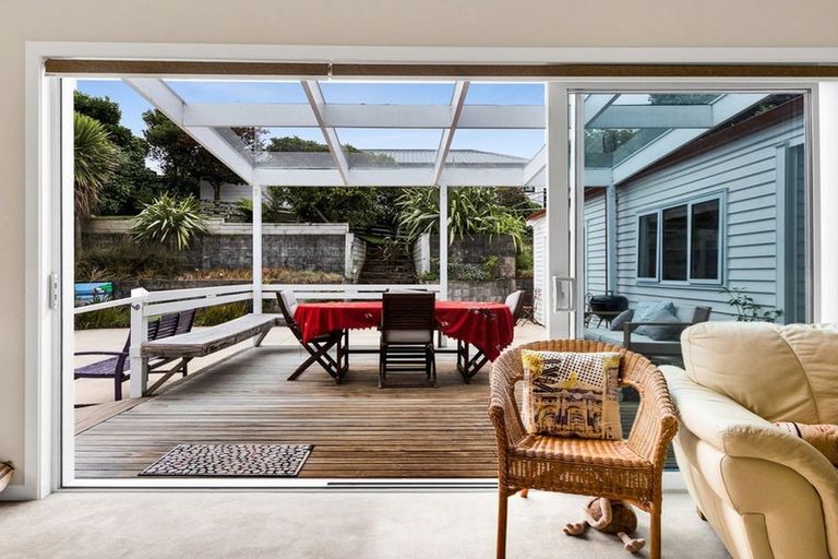 Photo of property in 4 Price Street, Westown, New Plymouth, 4310