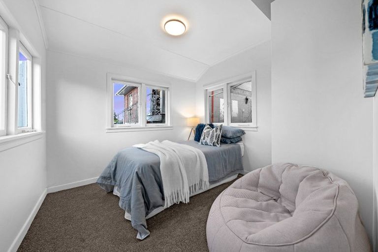 Photo of property in 4029 Great North Road, Glen Eden, Auckland, 0602