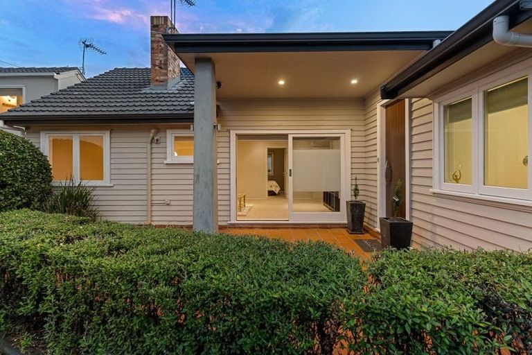 Photo of property in 145 Shakespeare Road, Milford, Auckland, 0620