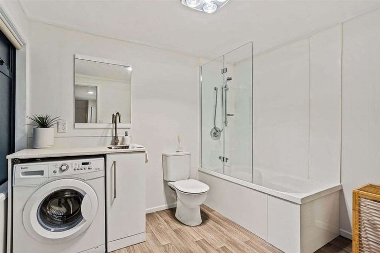 Photo of property in 705 Scenic Drive, Henderson Valley, Auckland, 0612