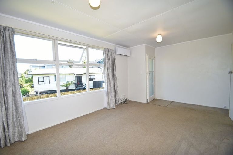 Photo of property in 27 Wallace Road, Ranui, Auckland, 0612