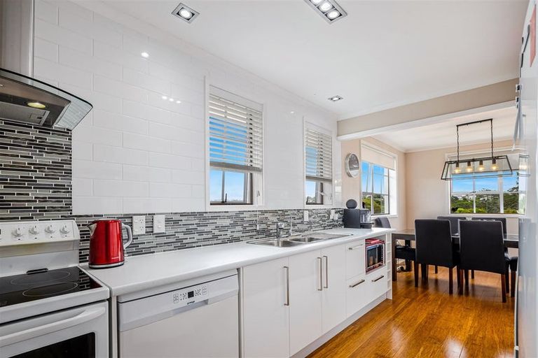 Photo of property in 4/26a Sunnynook Road, Sunnynook, Auckland, 0620