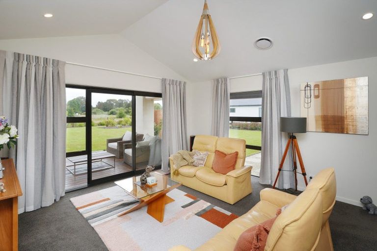 Photo of property in 11 Mara-kai Place, Pegasus, 7612