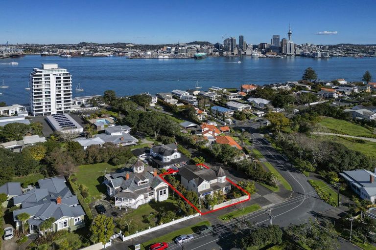 Photo of property in 43 Stanley Point Road, Stanley Point, Auckland, 0624