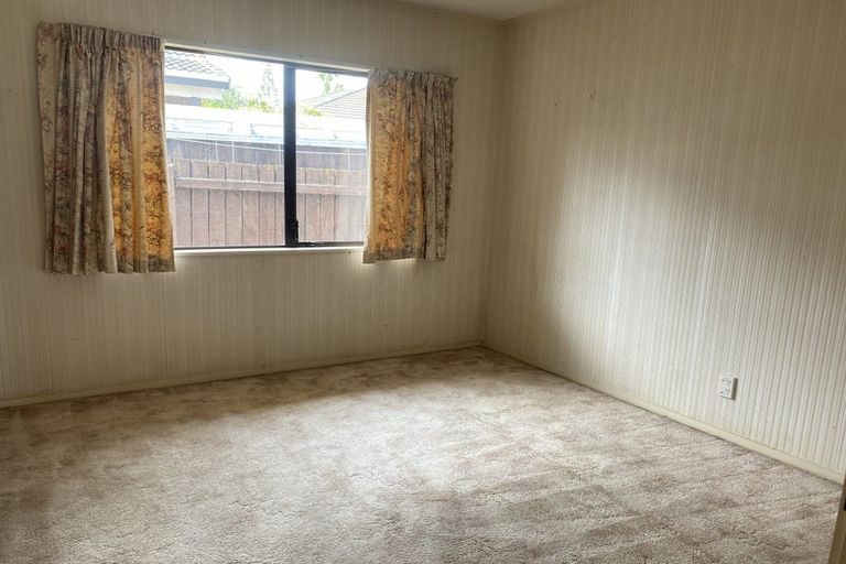 Photo of property in 227 Edmonton Road, Te Atatu South, Auckland, 0610