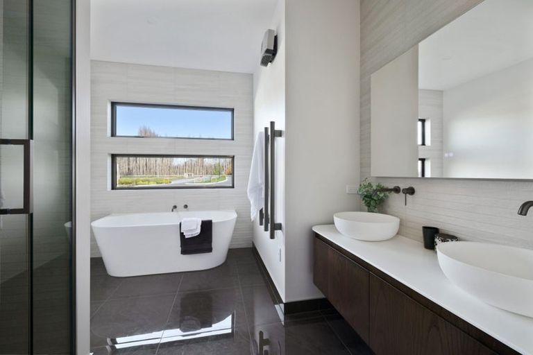Photo of property in 5 Oakbridge Boulevard, Marshland, 8051