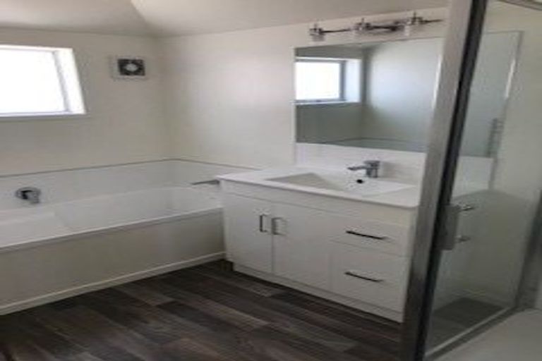 Photo of property in 1/8 Tyne Road, Forrest Hill, Auckland, 0620