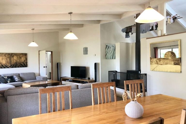 Photo of property in 4 Holloway Road, Omata, New Plymouth, 4374