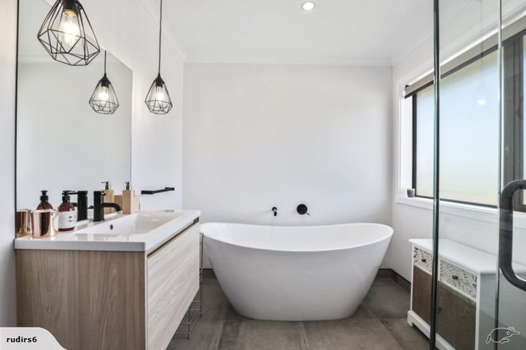 Photo of property in 8 Margot Lane, Matangi, Hamilton, 3283