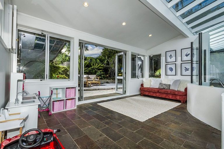 Photo of property in 25 Sylvan Park Avenue, Milford, Auckland, 0620
