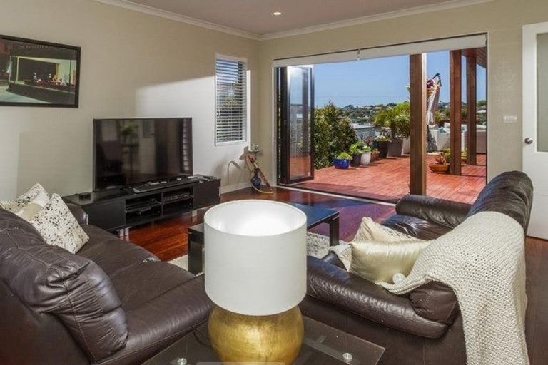 Photo of property in 22 Caldera Drive, Long Bay, Auckland, 0630