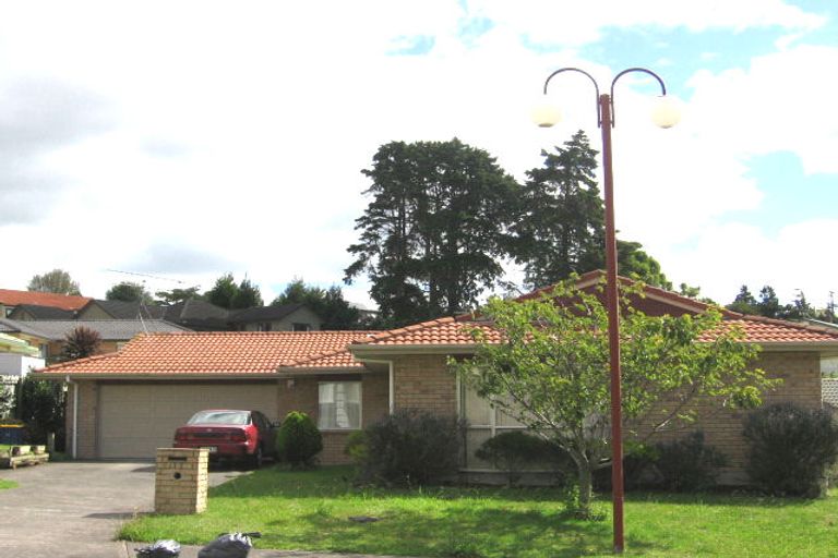 Photo of property in 112 Buscomb Avenue, Henderson, Auckland, 0610