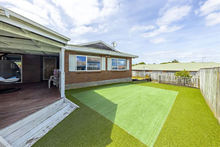 Photo of property in 14 Tonson Place, Weymouth, Auckland, 2103