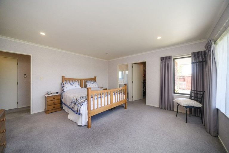 Photo of property in 97 Summerhill Drive, Fitzherbert, Palmerston North, 4410